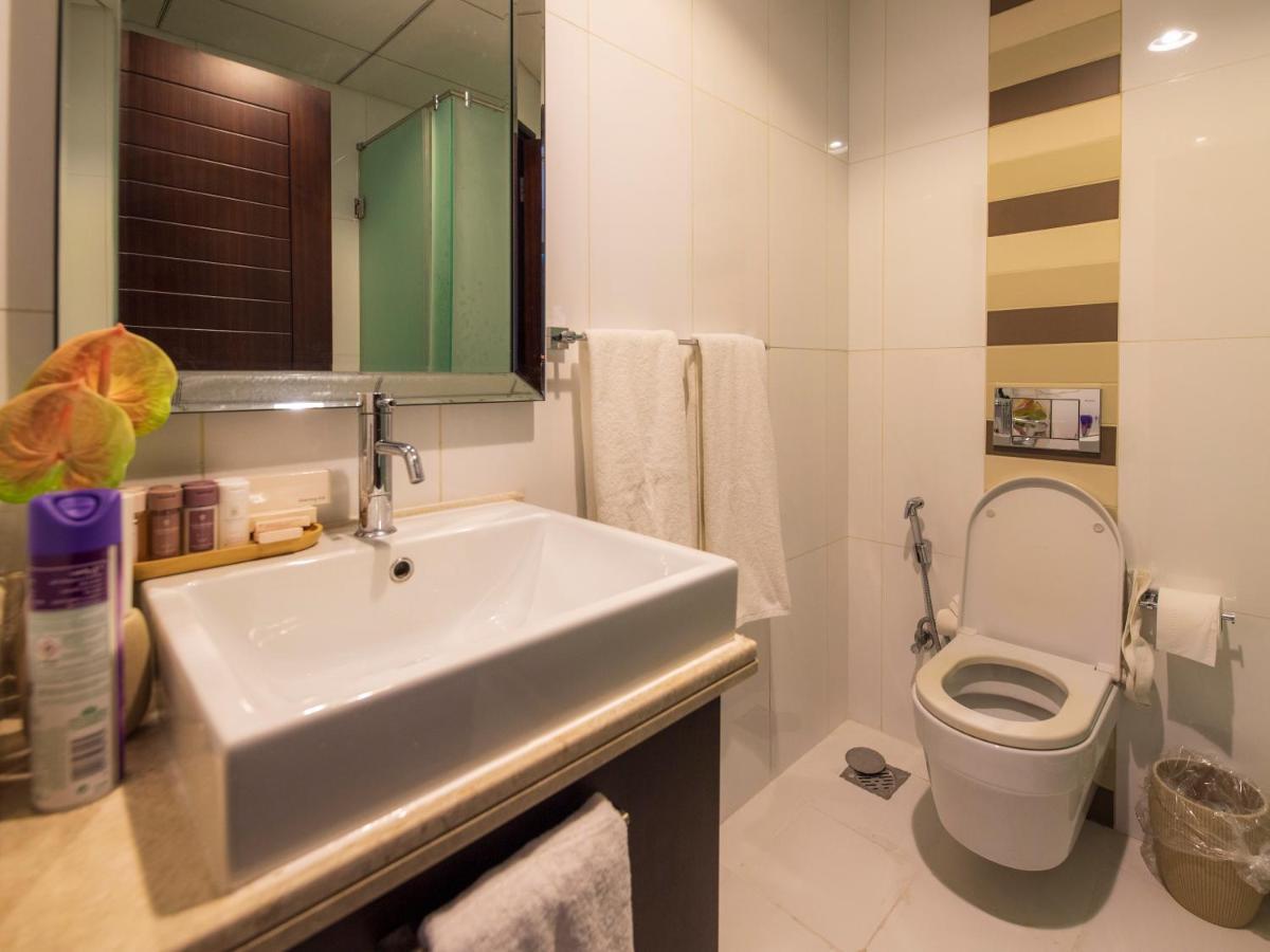First Class 2br With Burj Khalifa & Downtown View * Dubai