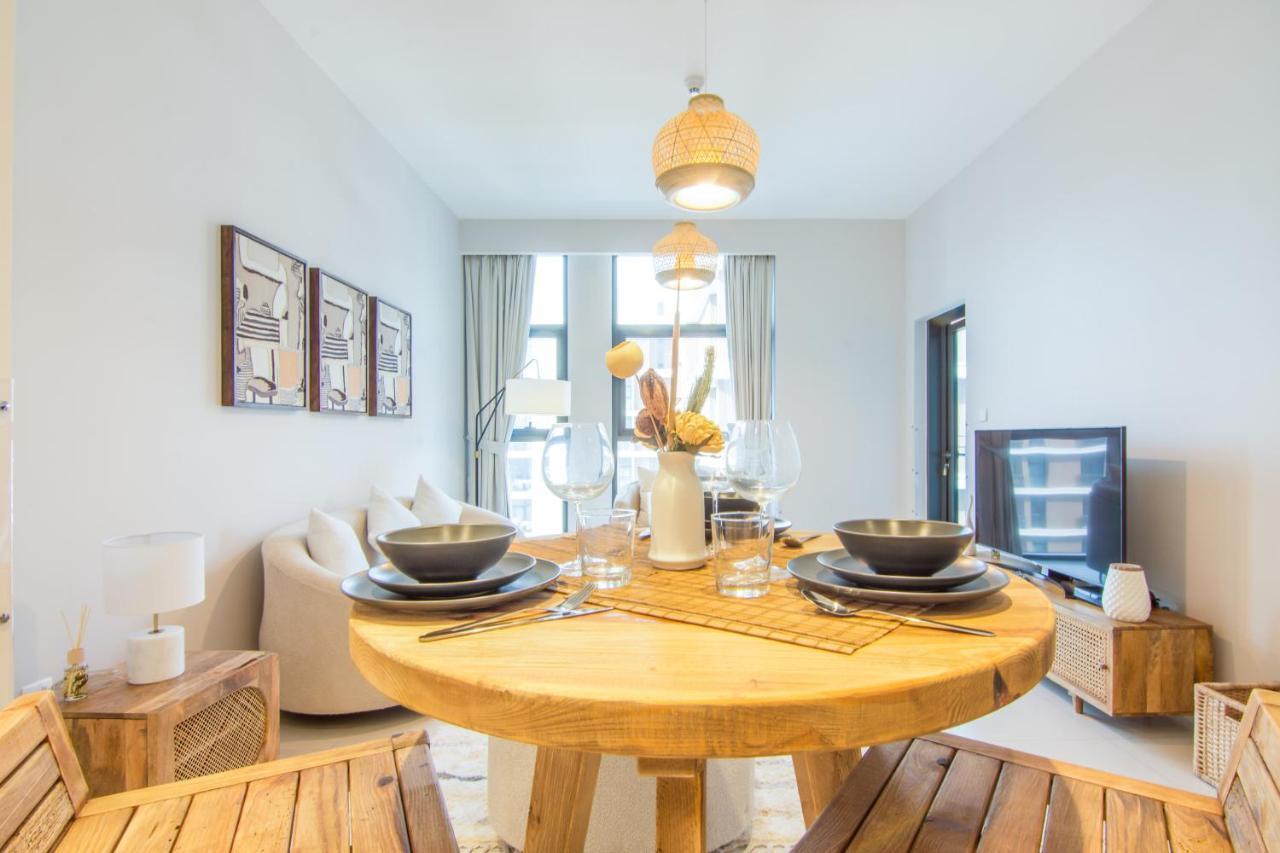 Apartemen Brand New 1 Bedroom Hills 601 Dubai