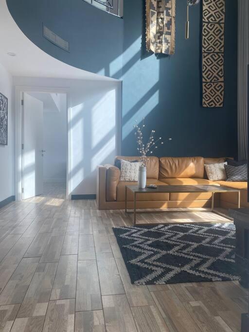 Unique 3br Duplex With Marina Views