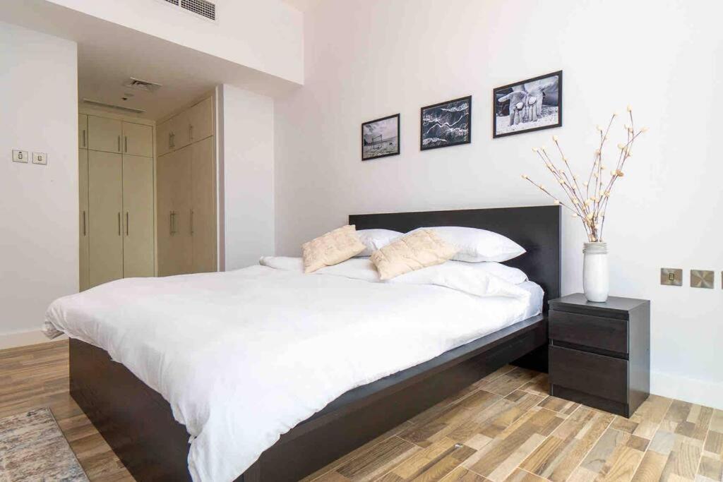 Unique 3br Duplex With Marina Views *
