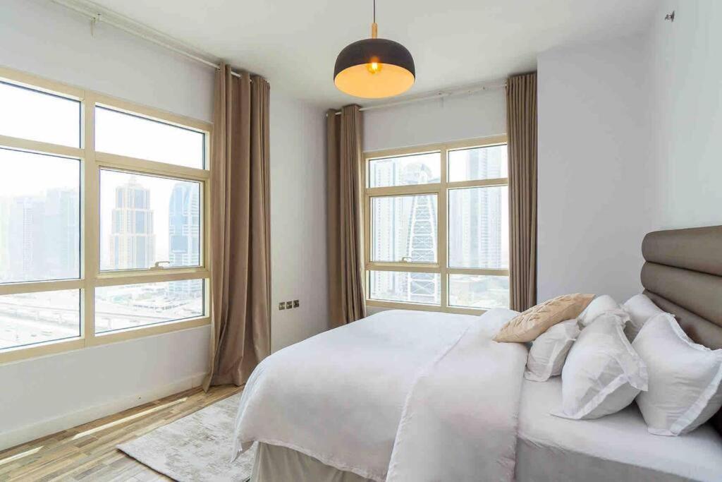 Unique 3br Duplex With Marina Views *