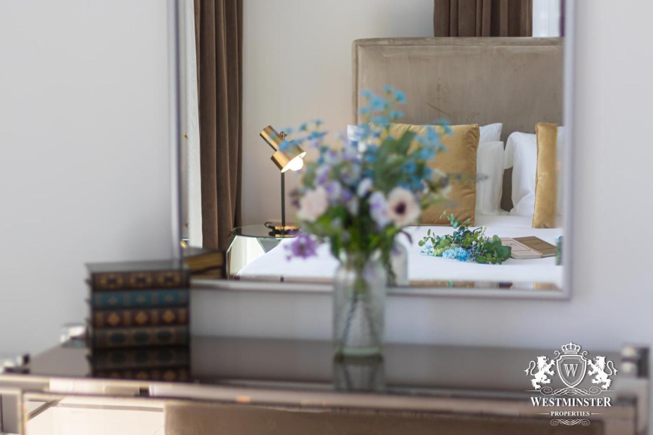 Westminster Boulevard Crescent Apartment Dubai