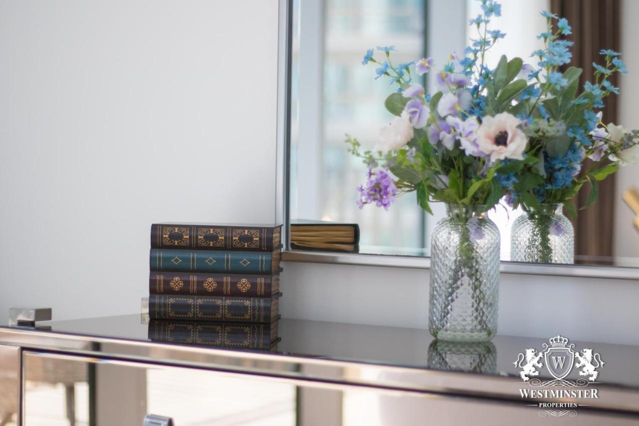 Westminster Boulevard Crescent Apartment *