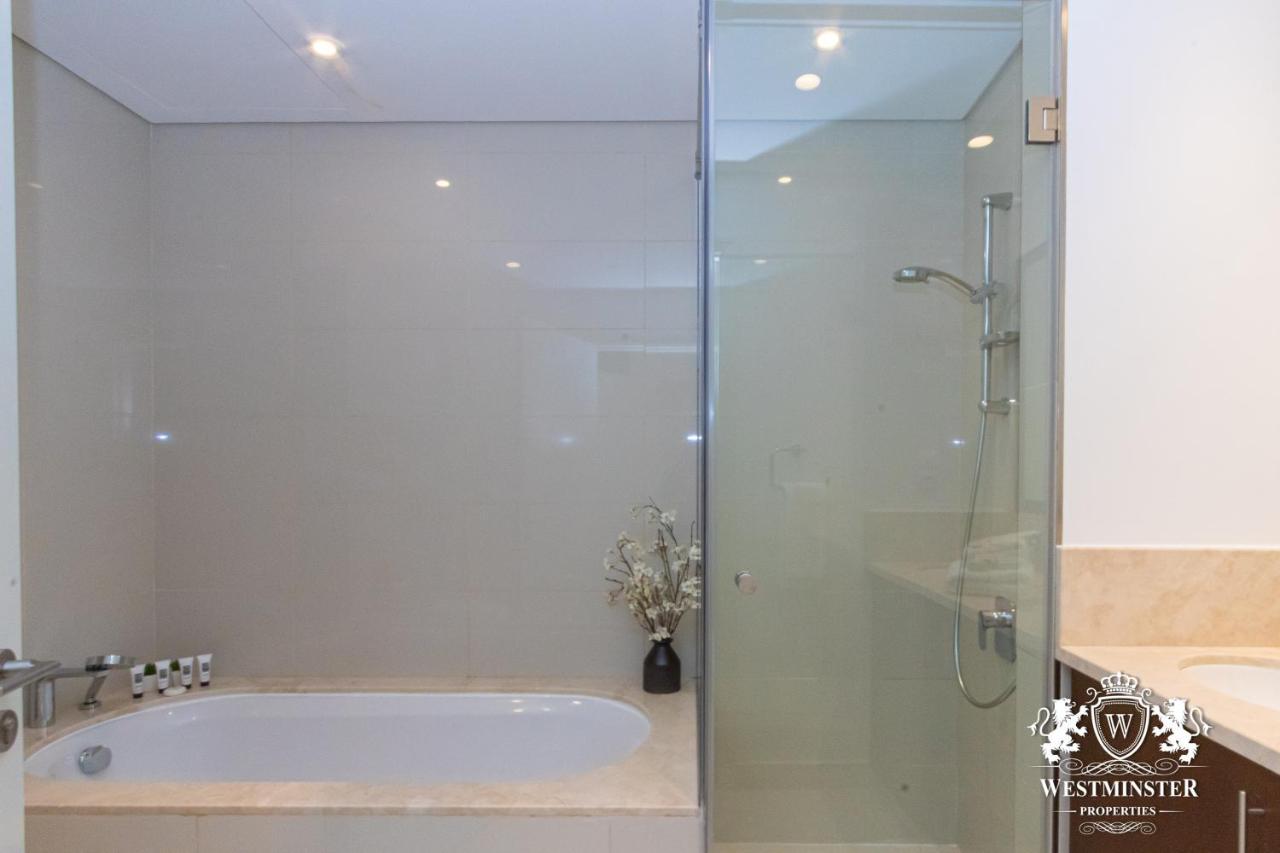 Westminster Boulevard Crescent Apartment *