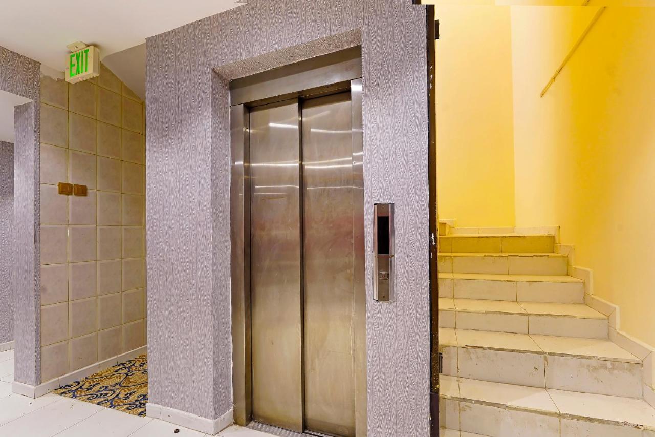 Hotel Oyo 925 Emirates 3*