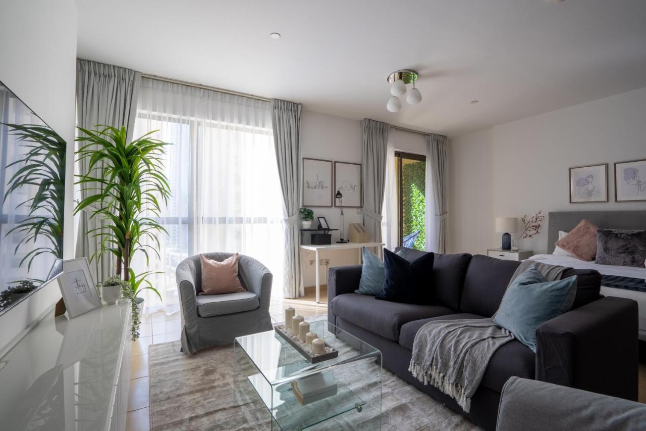 Apartamento Higuests - Charming Studio With Balcony, Minutes To The Dubai