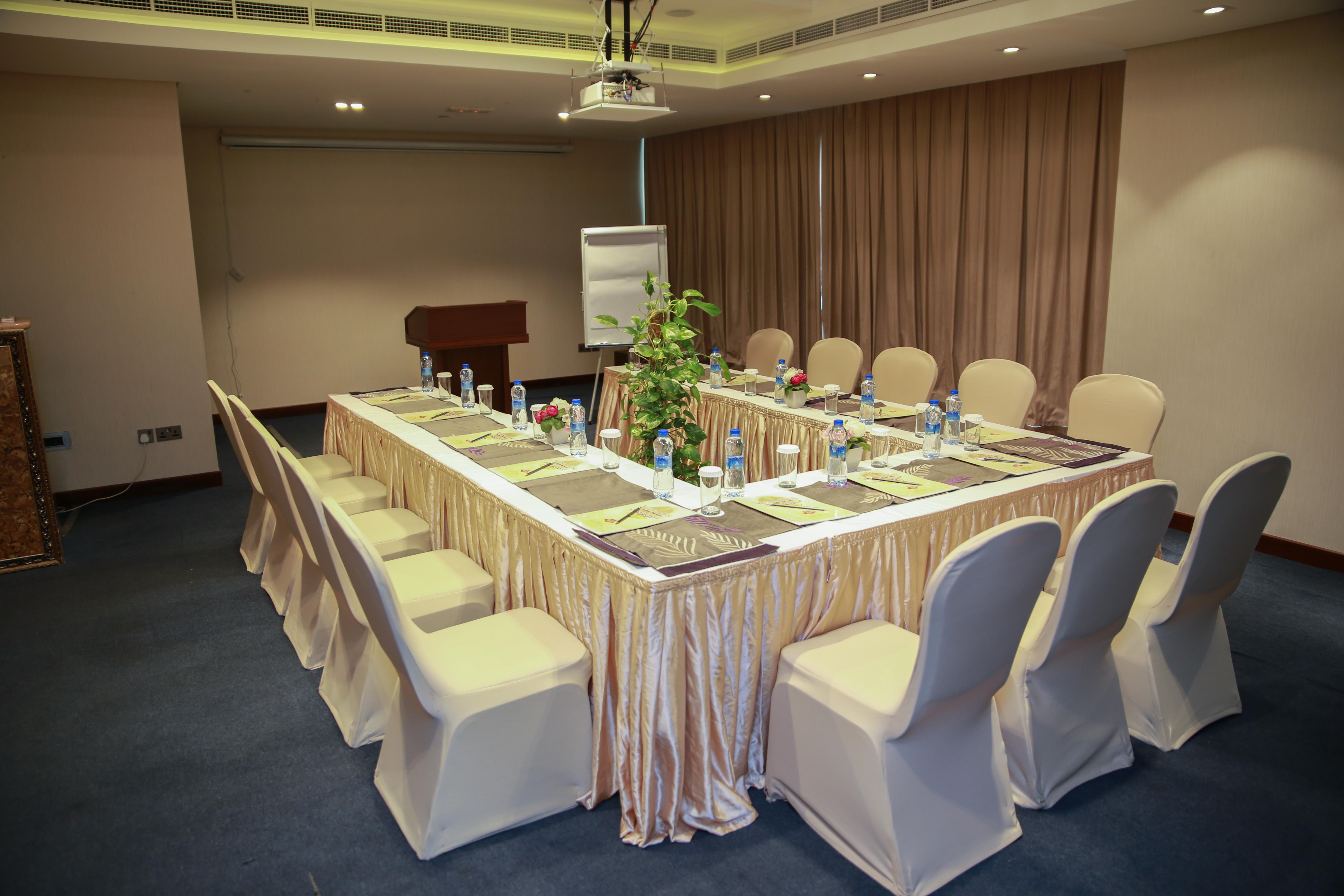 Versailles By Raviz Hotel 4*