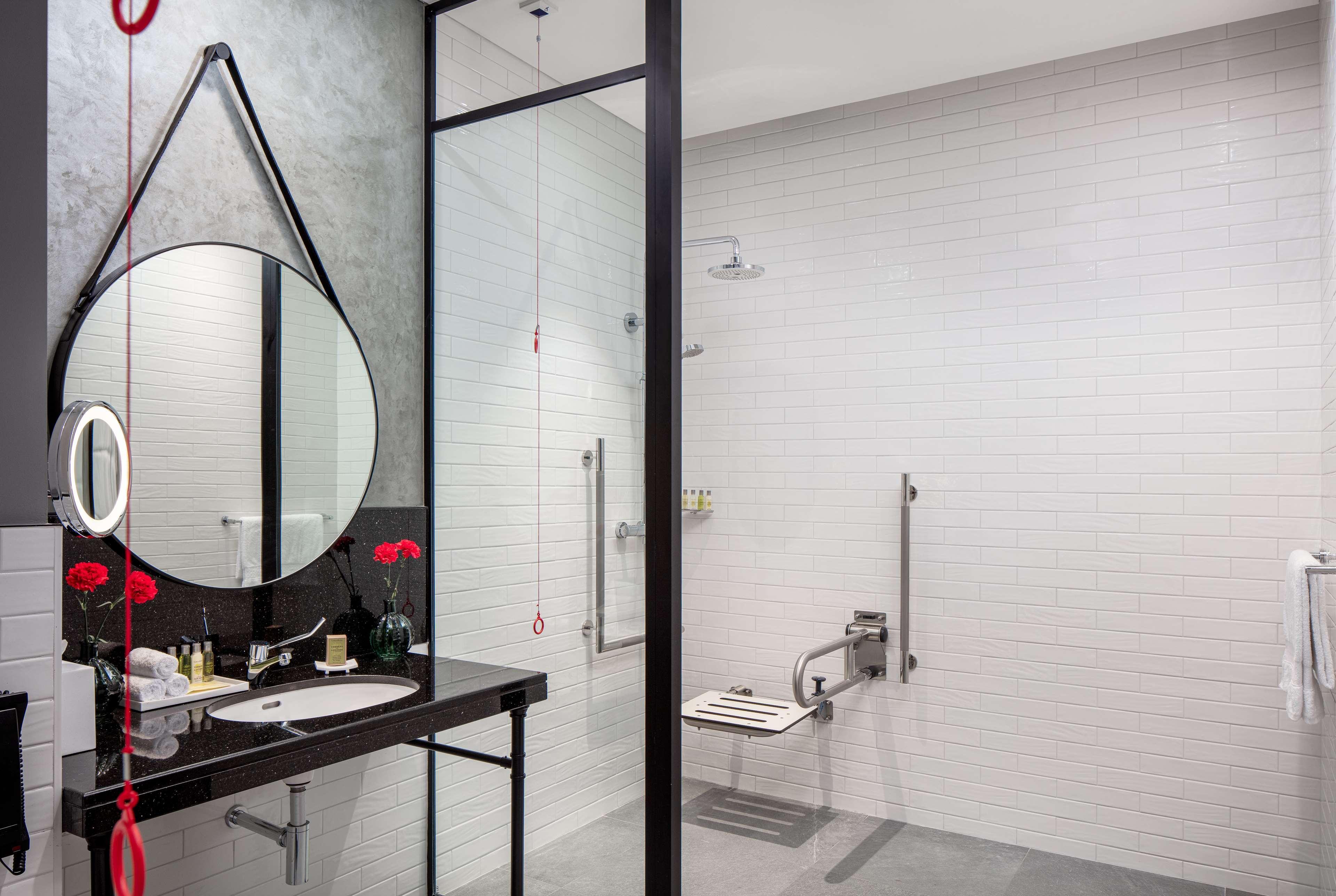 Doubletree By Hilton And Residences - Al Barsha Aparthotel 4*