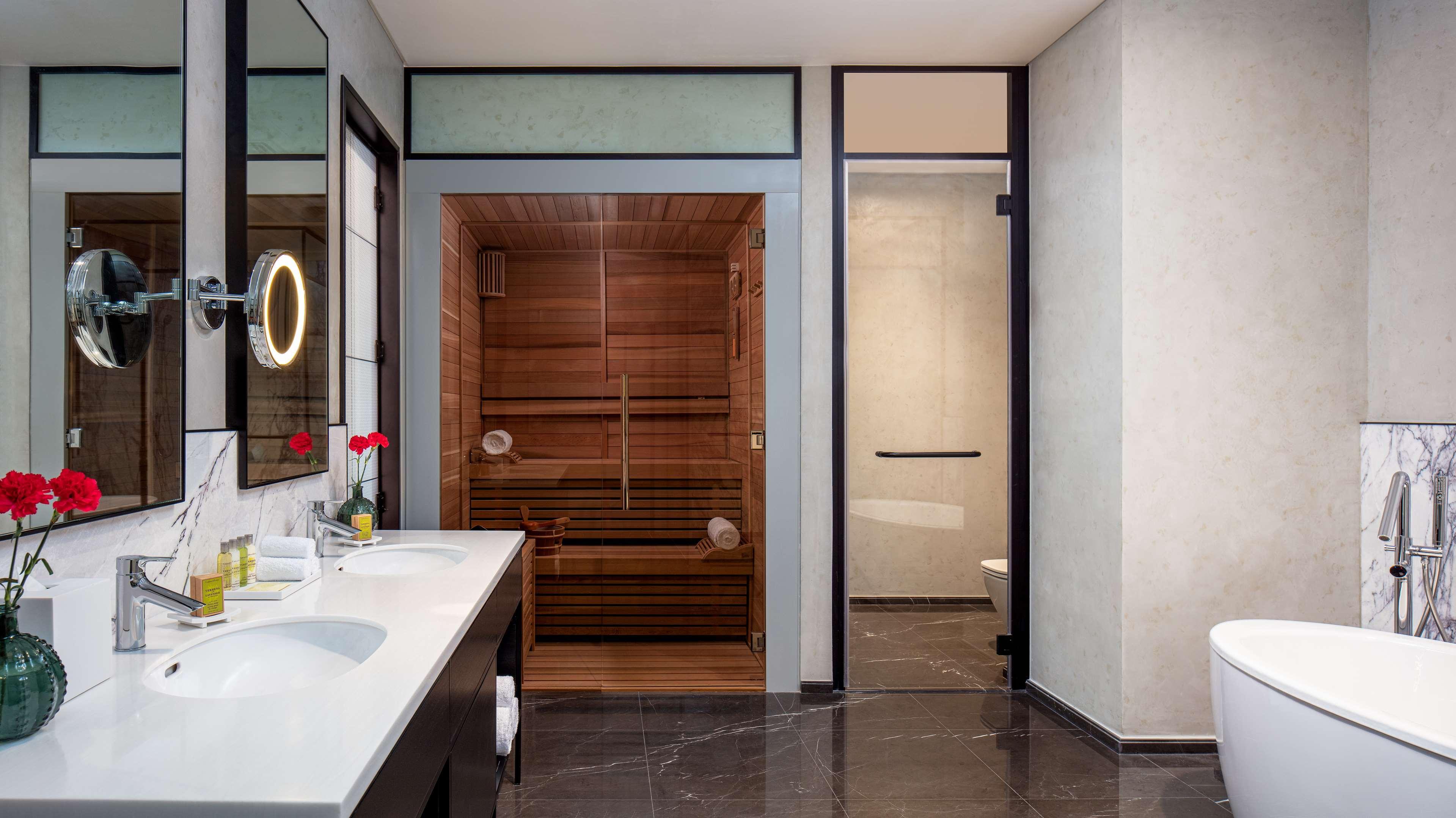 Doubletree By Hilton And Residences - Al Barsha Aparthotel 4*