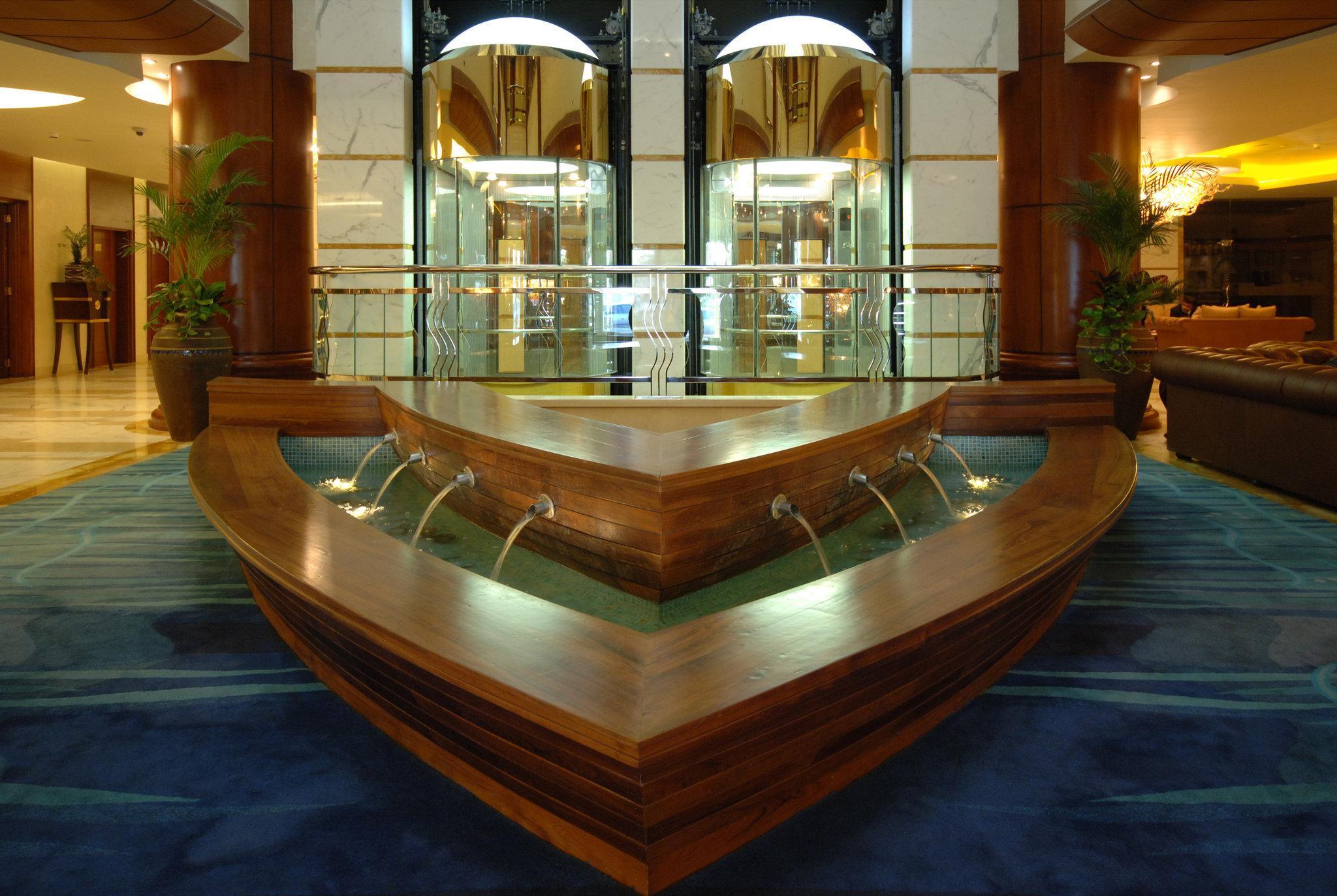 Hotell Grand Excelsior - Bur 4*