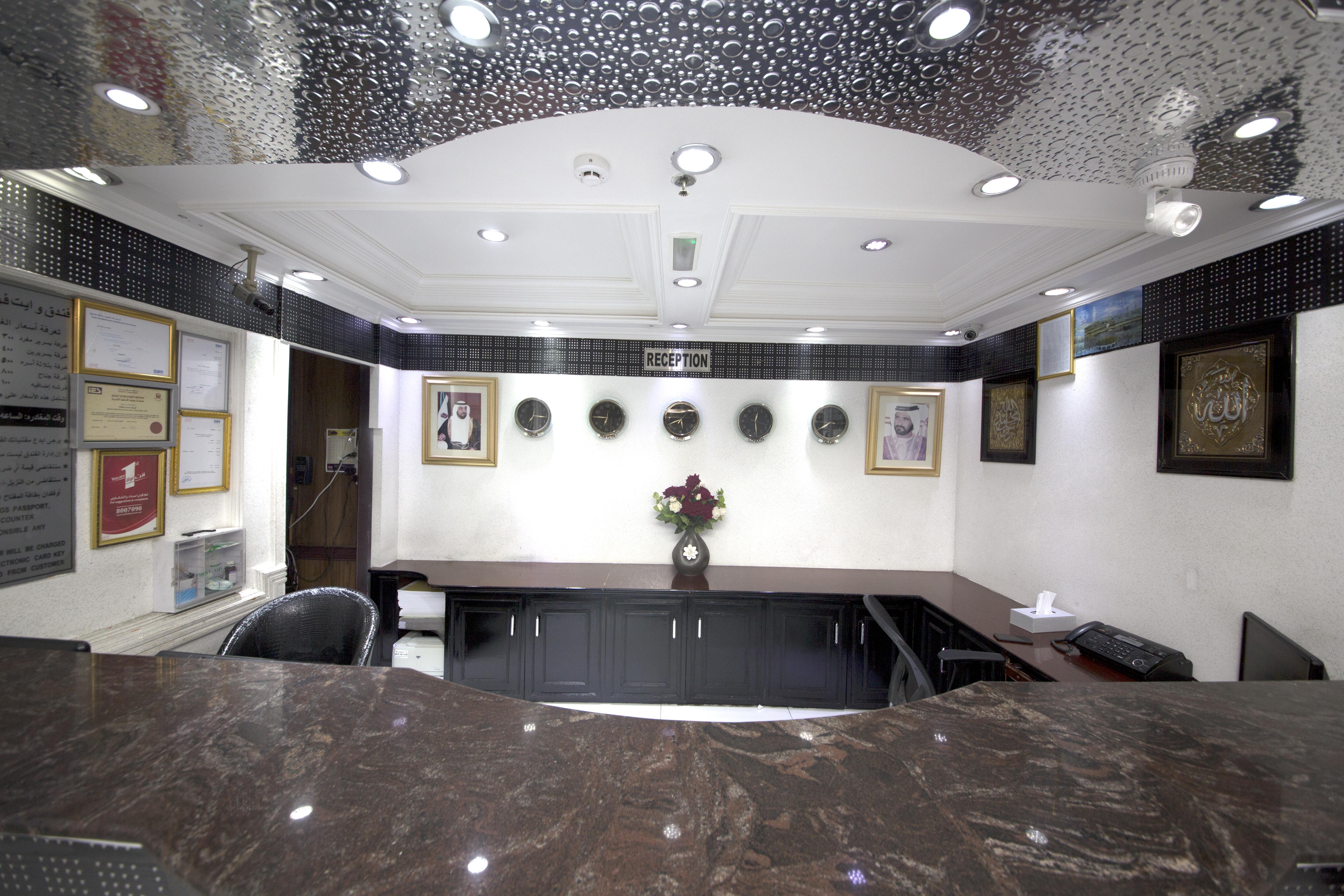 Hotel White *