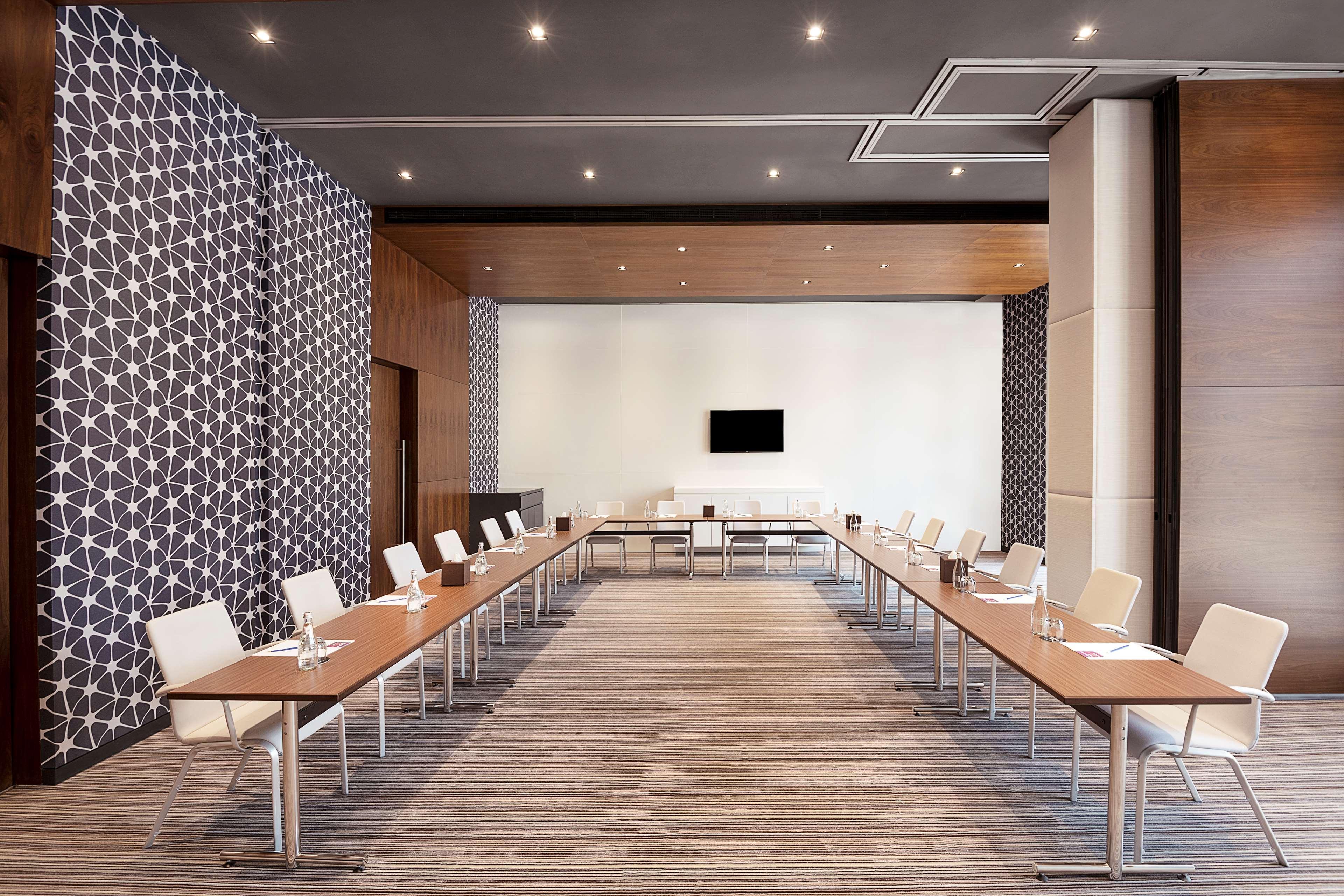Hyatt Place Wasl District 4*
