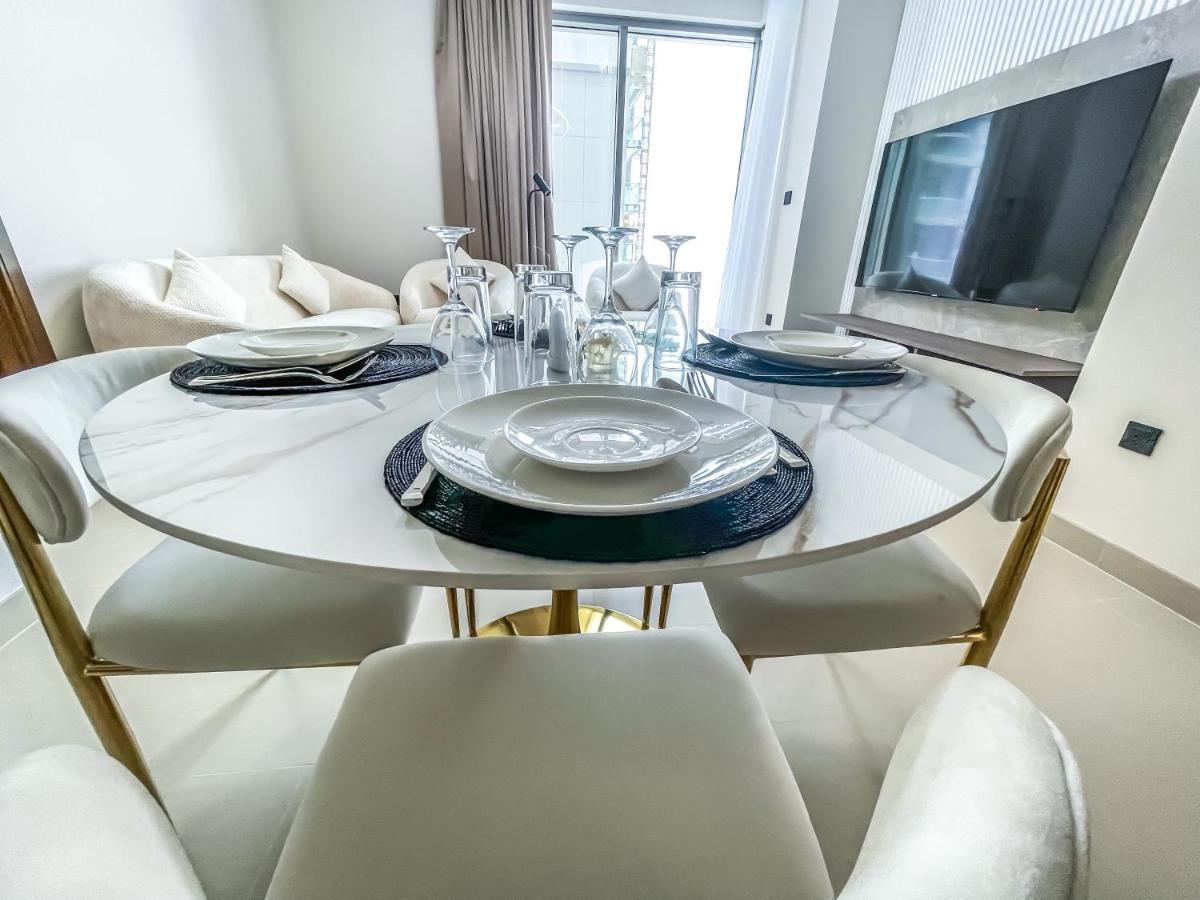 Appartement Mindblowing 2 Bedroom With Close View Of Burj Khalifa Dubai