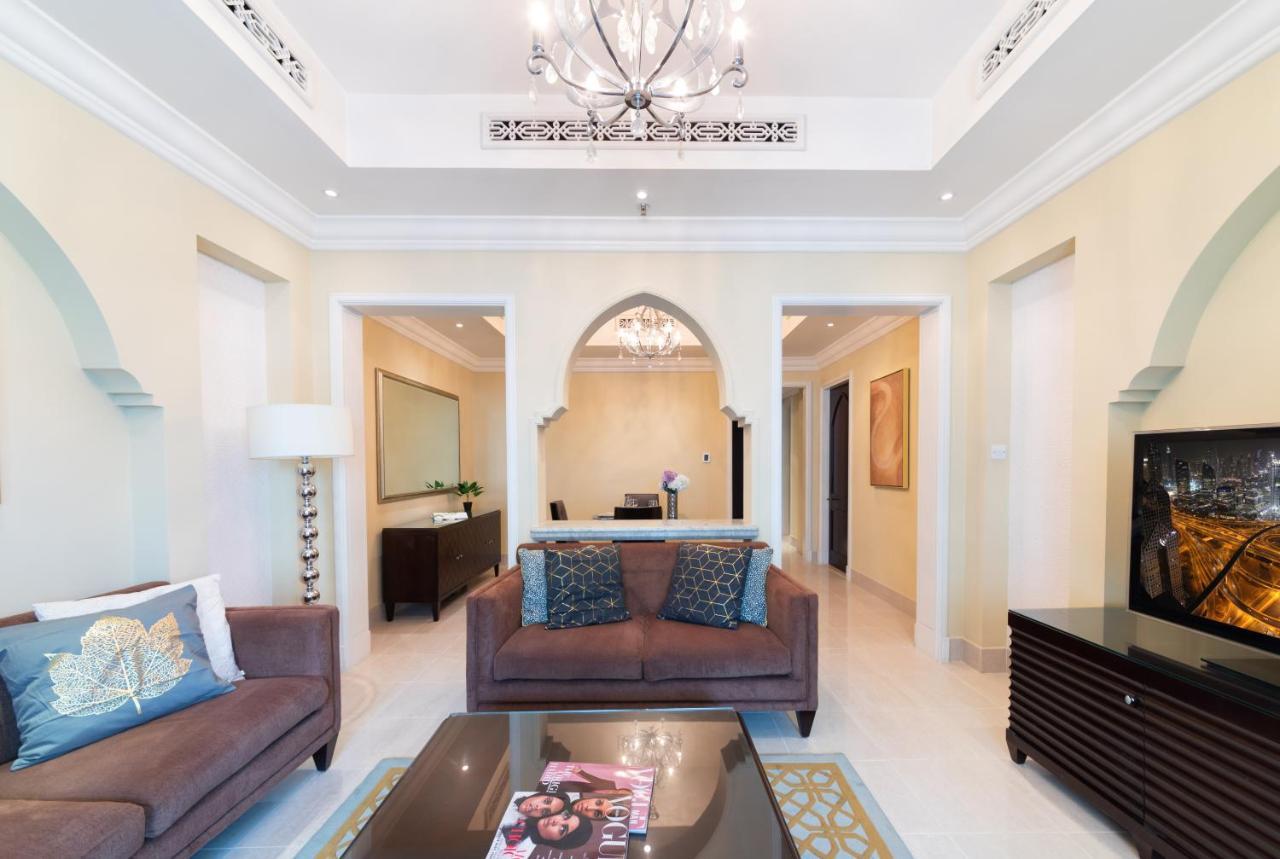 Maison Privee - Opulent Apt Beside Mall W Burj Khalifa Views *