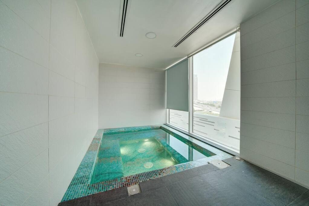 Lovely In Business Bay Apartment *