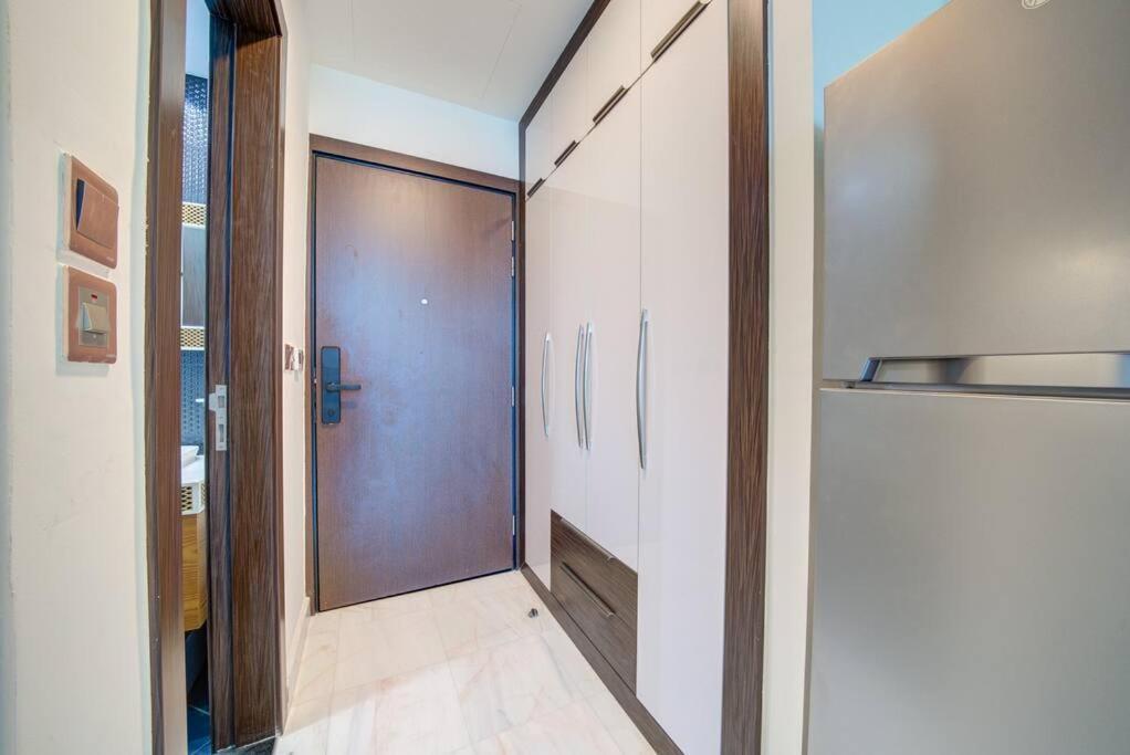 Apartment Lovely In Business Bay Dubai