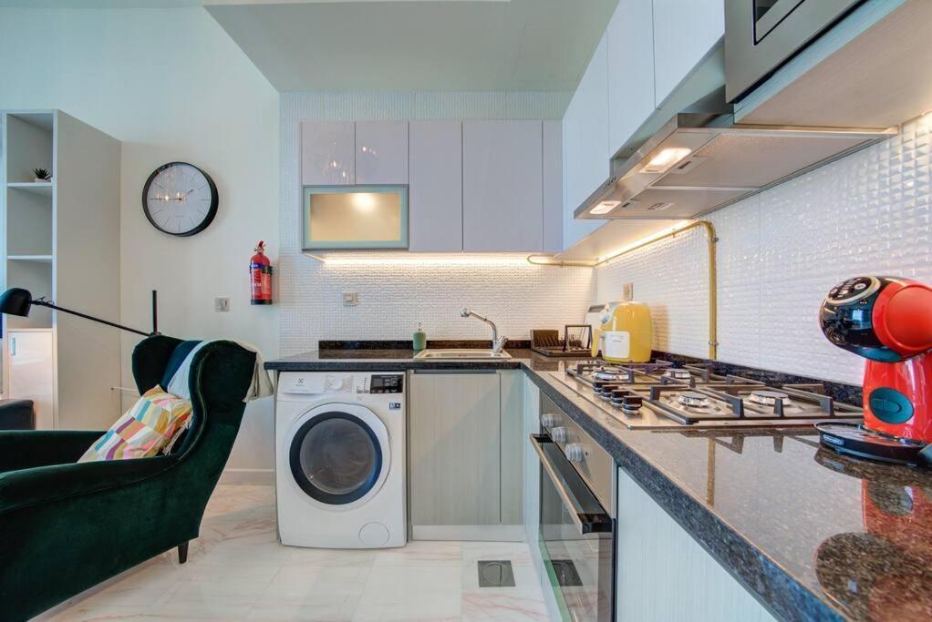 Apartment Lovely In Business Bay Dubai