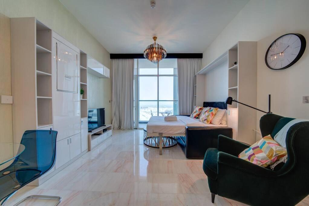 Lovely In Business Bay Apartment