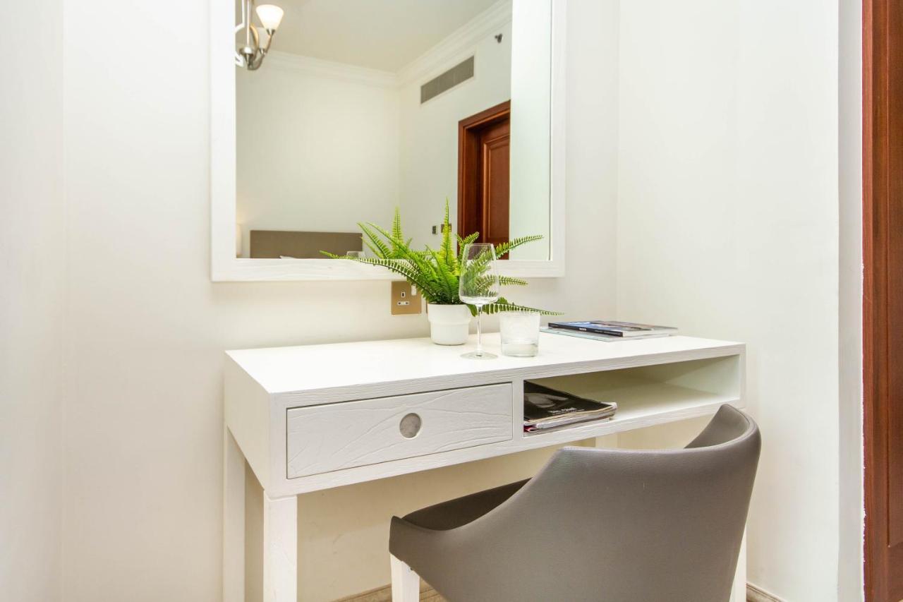 Bespoke Homes - Palm Jumeirah- 2 Bedroom & Pool Access, South Appartamento *