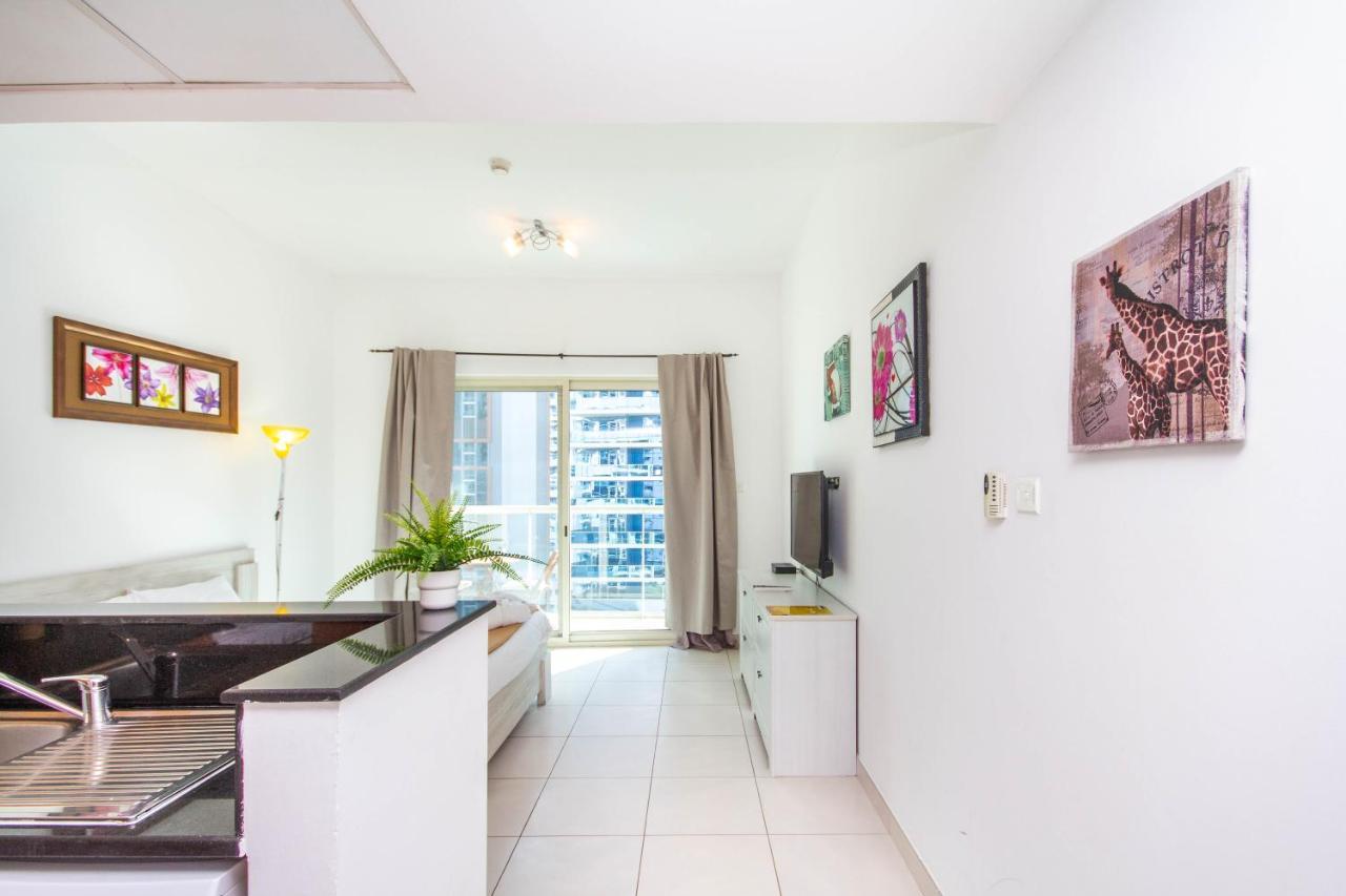 Apartamento Bespoke Holiday Homes - Studio With Marina View Dubái