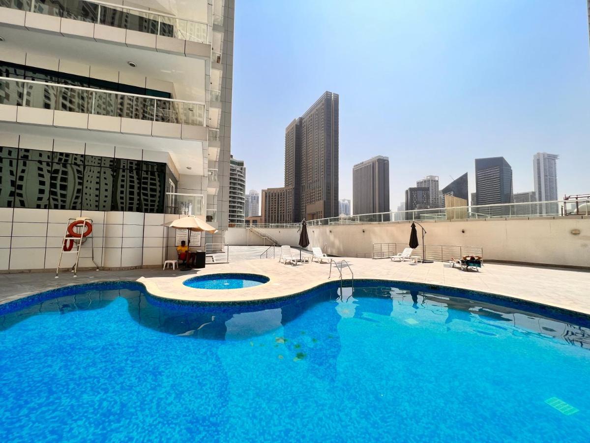 Spacious 1br With Full Marina View Ferienhaus *
