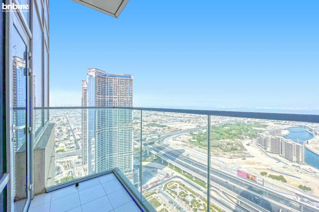 Bnbme - Waterfront Expansive Apt With Maid's Room, Poolside Cafe Apartament