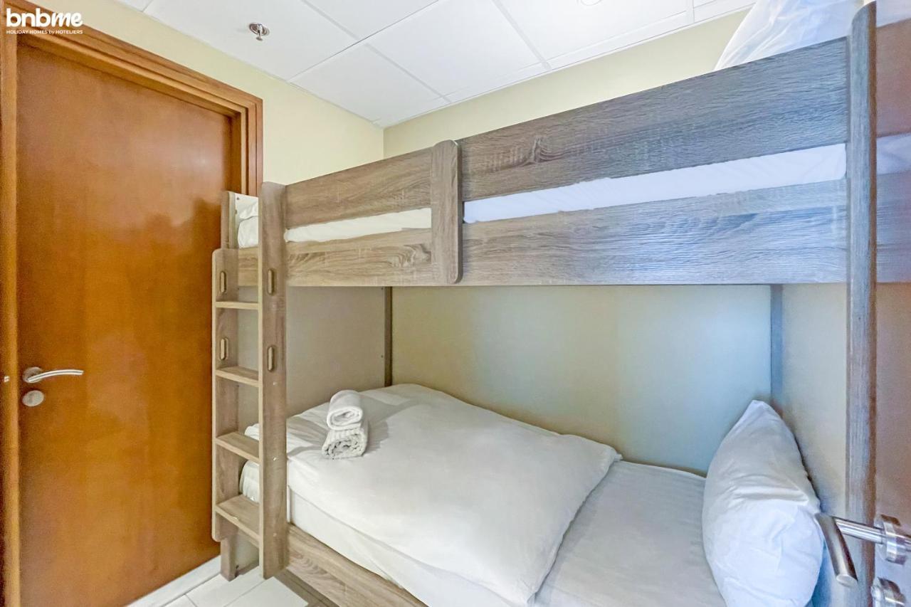 Bnbme - Waterfront Expansive Apt With Maid's Room, Poolside Cafe Apartament