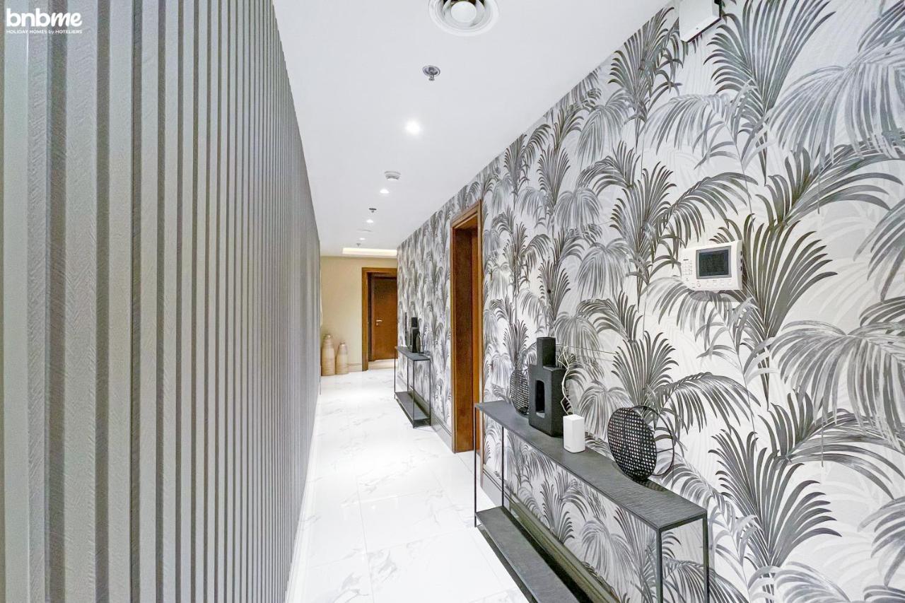 Bnbme - Waterfront Expansive Apt With Maid's Room, Poolside Cafe Apartament