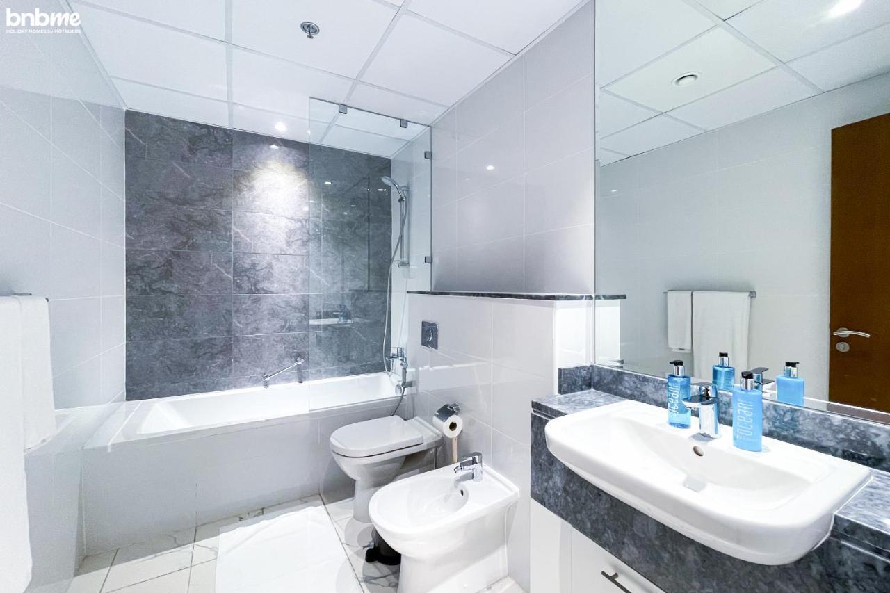Bnbme - Waterfront Expansive Apt With Maid's Room, Poolside Cafe Apartament *