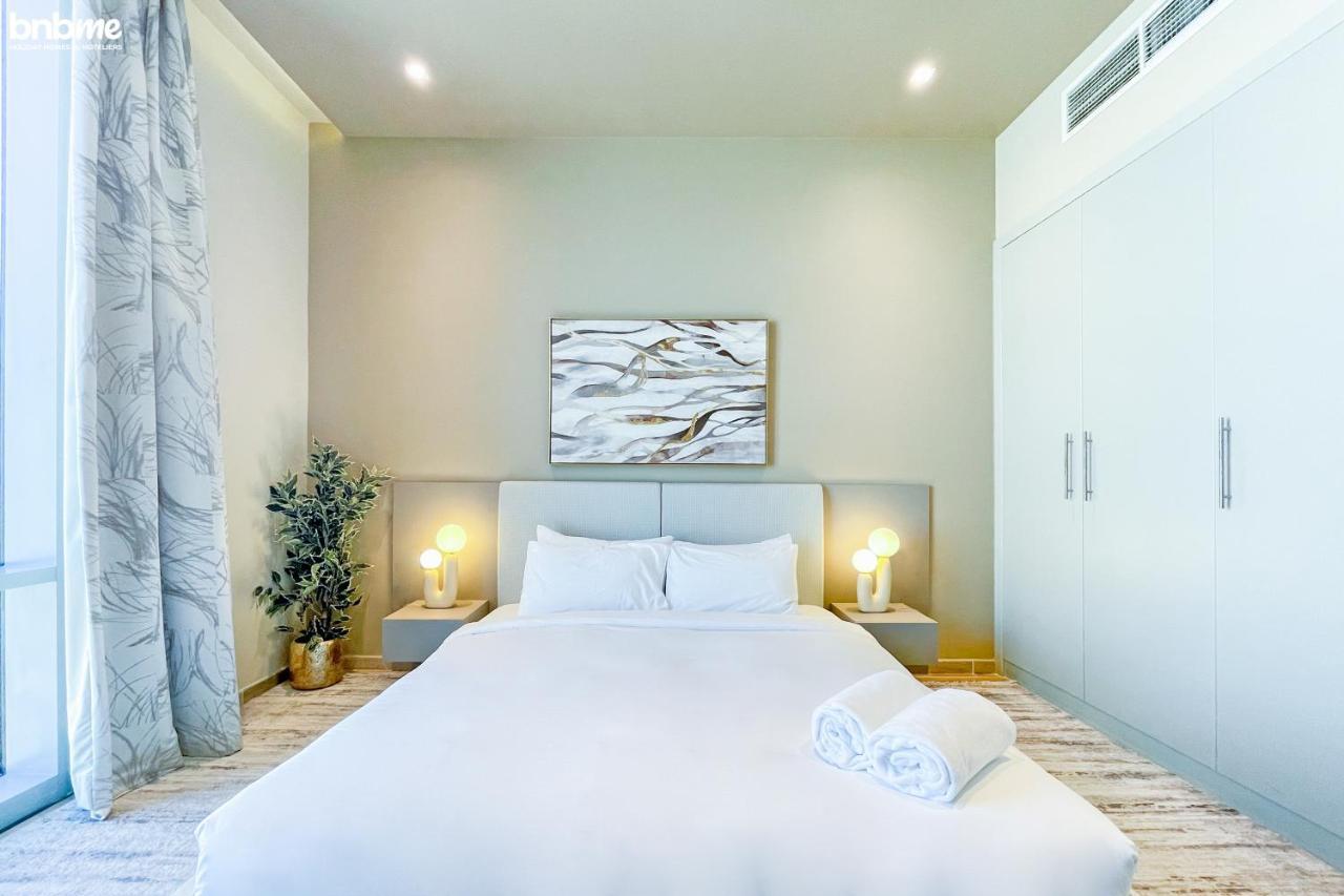 Bnbme - Waterfront Expansive Apt With Maid's Room, Poolside Cafe Apartament Dubai