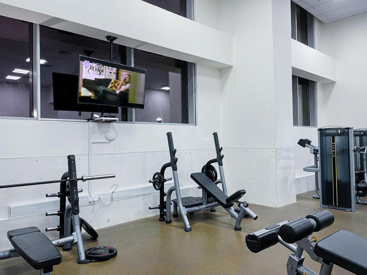 Bnbme - Waterfront Expansive Apt With Maid's Room, Poolside Cafe Apartament