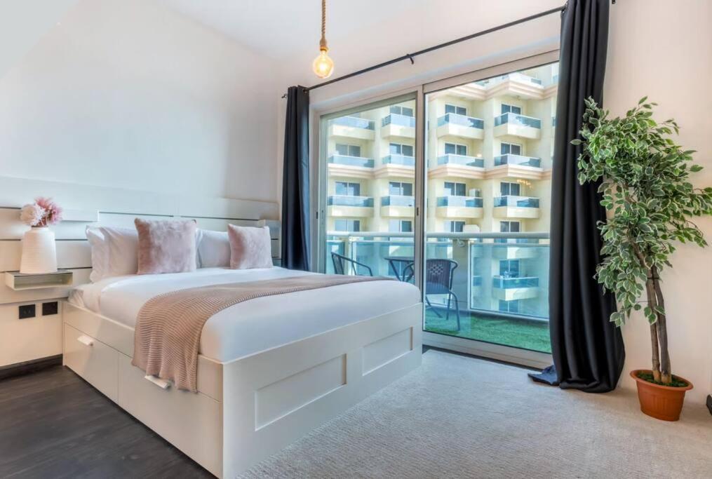 Unique Studio With Jacuzzi Dubai
