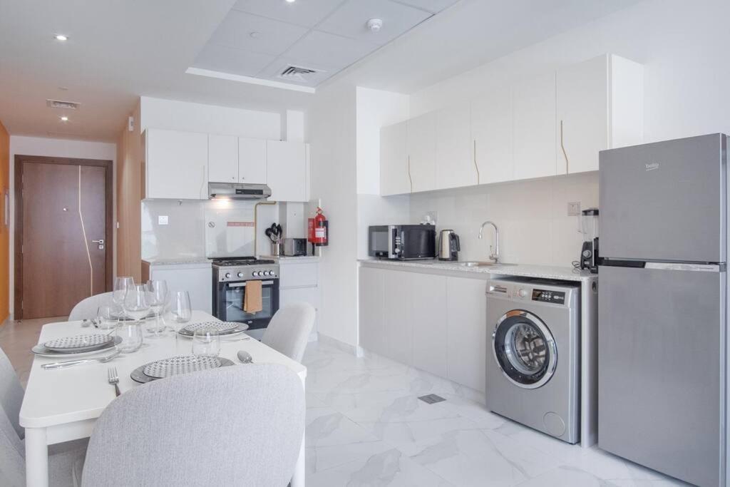 Lively Pop On The Business Bay Canal Apartamento