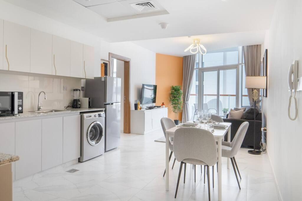 Lively Pop On The Business Bay Canal Apartamento