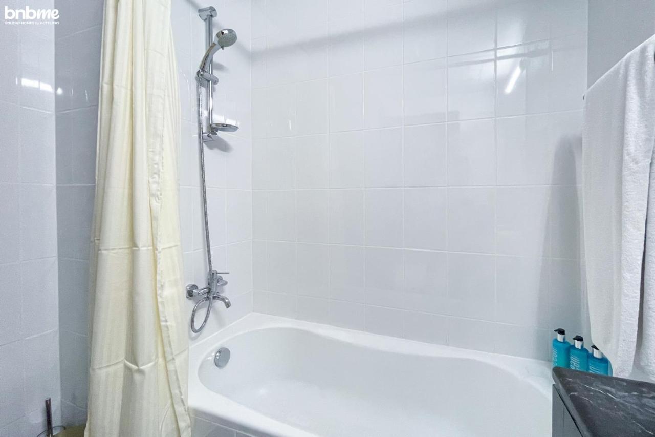 Bnbmehomes - Cosy Downtown Apt W Balcony Near Metro Station -1710 Lägenhet Dubai