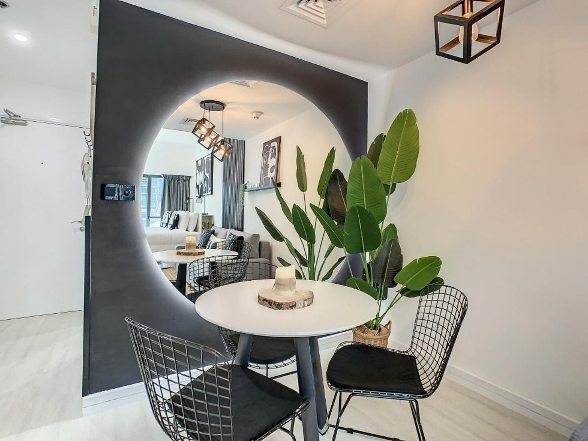 Luxury Modern In Jlt With Amazing View & Rooftop Pool - Sleeps 3 Appartamento