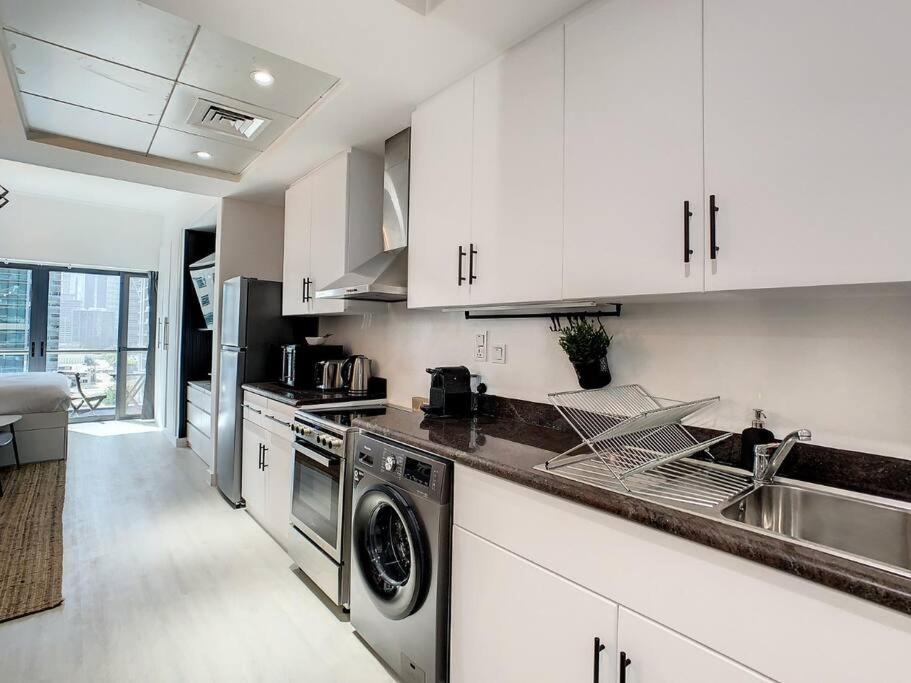 Luxury Modern In Jlt With Amazing View & Rooftop Pool - Sleeps 3 Appartamento *