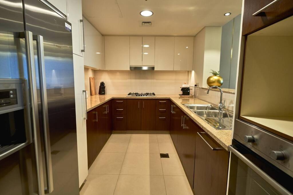 Magnificent Stunning 2 Bedroom With Burj Khalifa View *