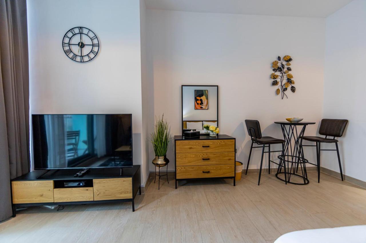 Liv Apartemen *