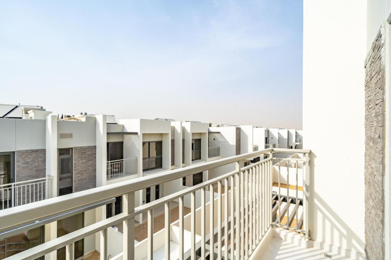 Primestay - Damac Hills 2 Aster * Dubai