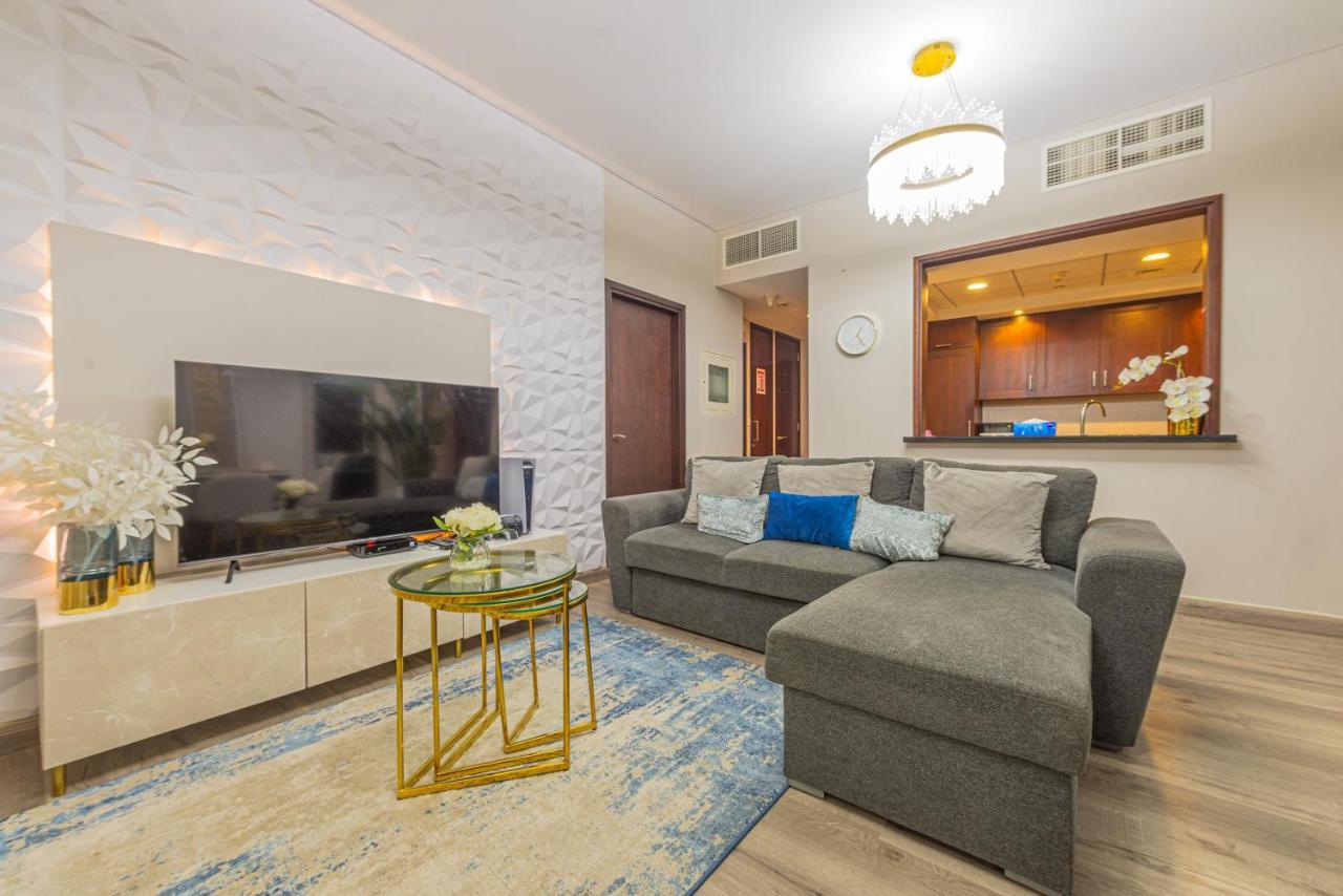 Apartment First Class 2br With Full Burj Khalifa And Fountain View Dubai