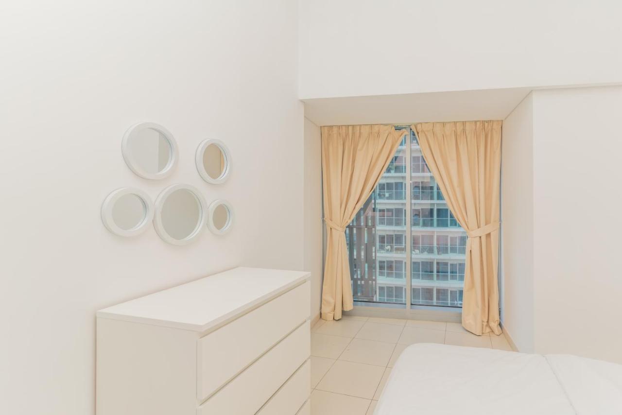 Large 2 Bedroom, Pool And Gym Access, Cayan Tower Apartment Dubai