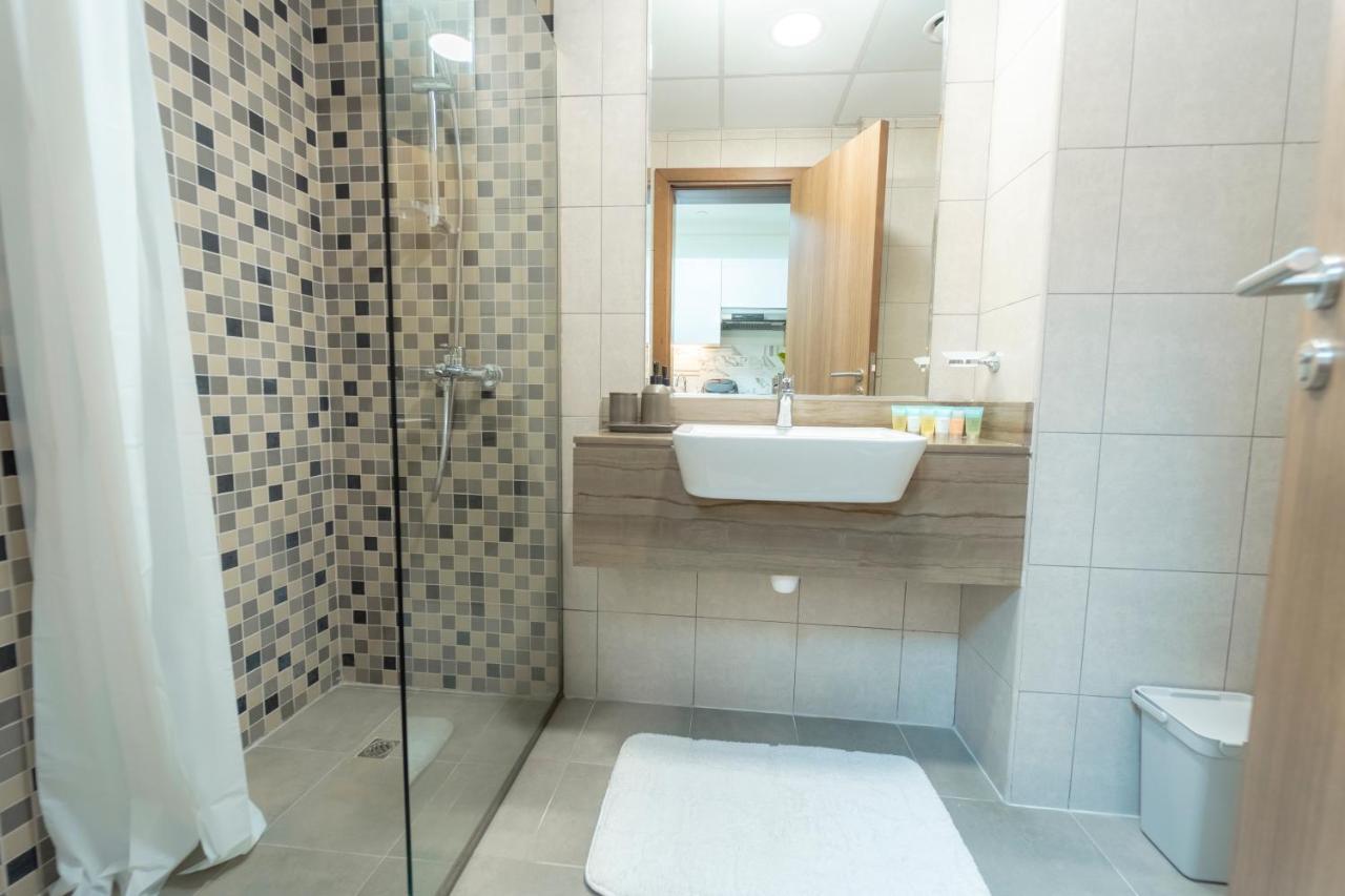 Newly Furnished Apt- Easy Access To Metro Apartment *