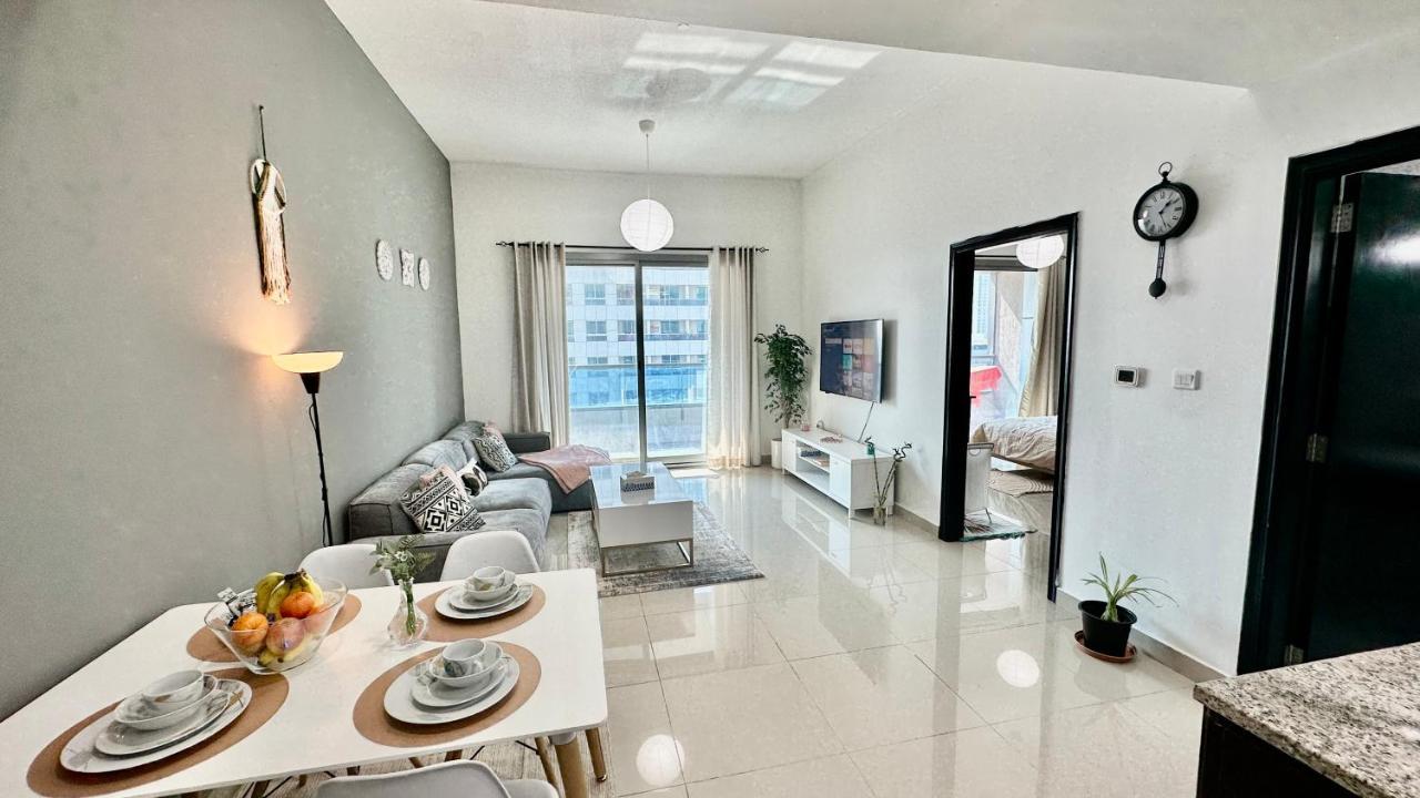 Apartamento Himalaya Homes Lovely 1 Bedroom Dubai