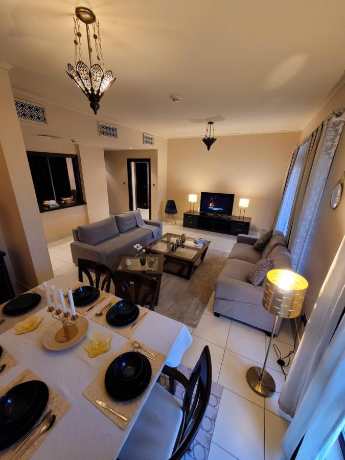 Appartamento Burj Area - 5min Walk - Luxury 2 Bedroom *