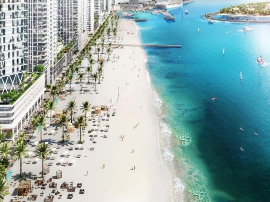 Luxurious Beachfront Apartamento