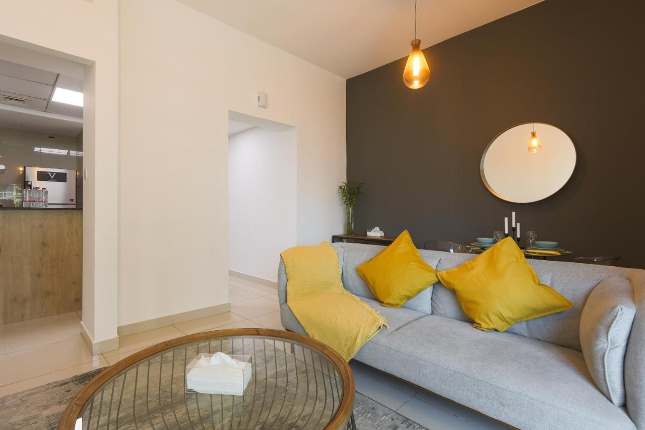 Spacious 1br With Full Marina View Ferienhaus *