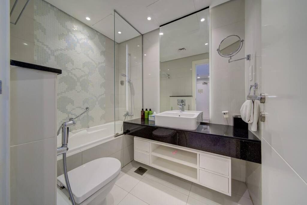 Luxurious Amenities *