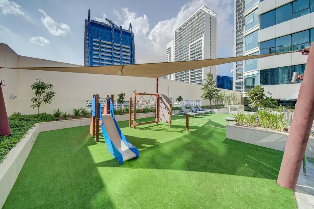 Apartamento Luxurious Amenities Dubái