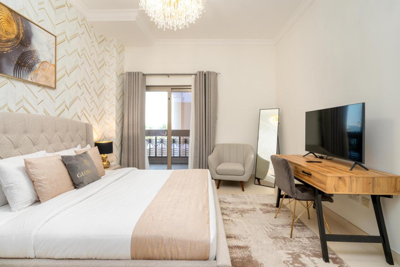 Globalstay At Palm Jumeirah Beachfront Paradise With Pool And Gym Dubai